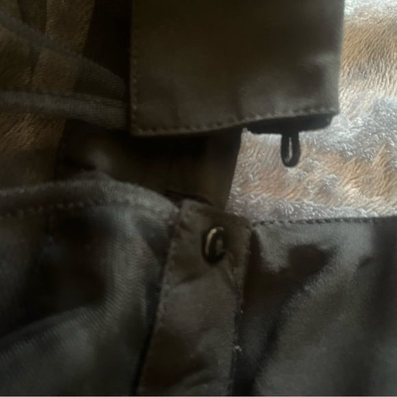 Women’s size medium, long sleeve, sheer and pleated blouse. - Picture 6 of 7